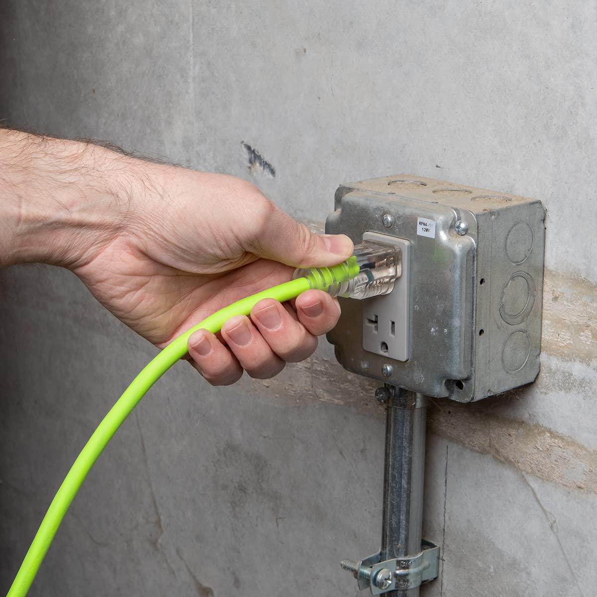 12/3 AWG SJTW 100 ft. Lighted Plug Indoor/Outdoor Extension Cord I6406