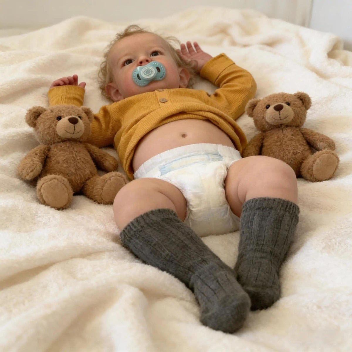 20 inch Vinyl Reborn Baby Doll with Hair F533905